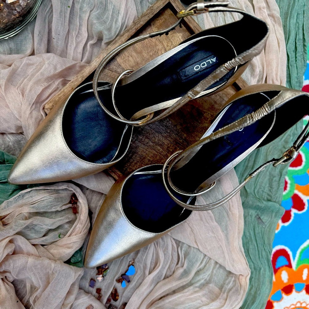 Aldo Gold women’s heels (size9)